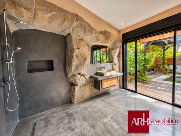 A VENDRE - À l’Entre-Deux – Villa  de 220 m² avec jolie vue - piscine