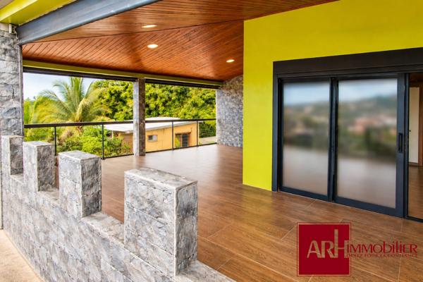 A VENDRE - À l’Entre-Deux – Villa  de 220 m² avec jolie vue - piscine