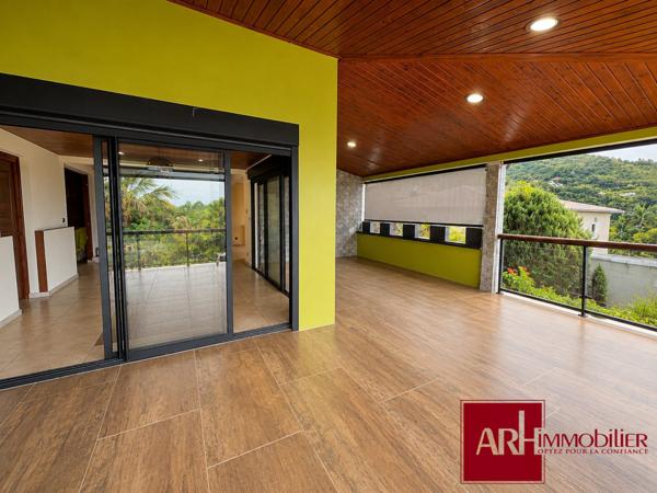 A VENDRE - À l’Entre-Deux – Villa  de 220 m² avec jolie vue - piscine