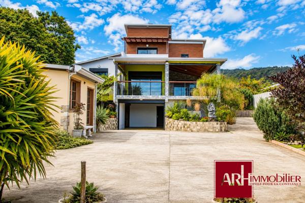 A VENDRE - À l’Entre-Deux – Villa  de 220 m² avec jolie vue - piscine
