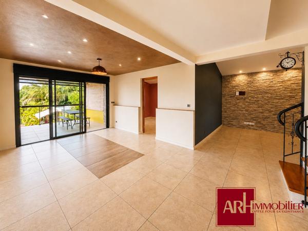 A VENDRE - À l’Entre-Deux – Villa  de 220 m² avec jolie vue - piscine