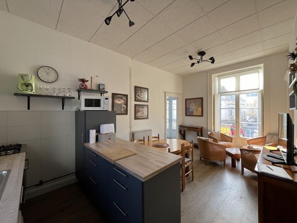A vendre à 2 pas du port de VANNES appartement rénové