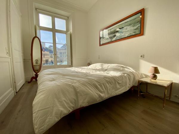 A vendre à 2 pas du port de VANNES appartement rénové