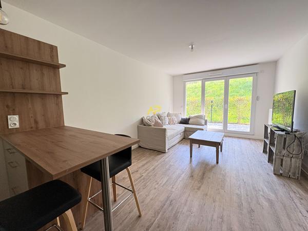 F2 - 6 MIN GARE 222 000 € **  - Référence  2044