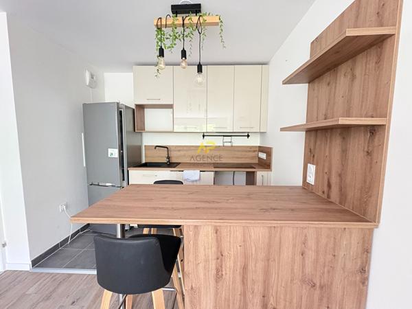 F2 - 6 MIN GARE 222 000 € **  - Référence  2044