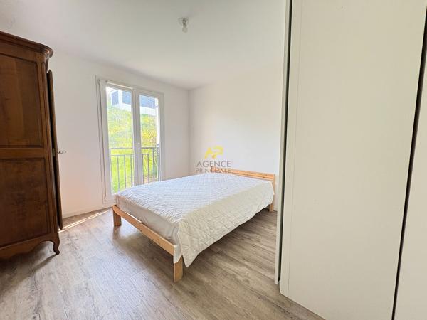 F2 - 6 MIN GARE 222 000 € **  - Référence  2044