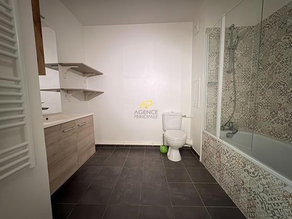 F2 - 6 MIN GARE 222 000 € **  - Référence  2044