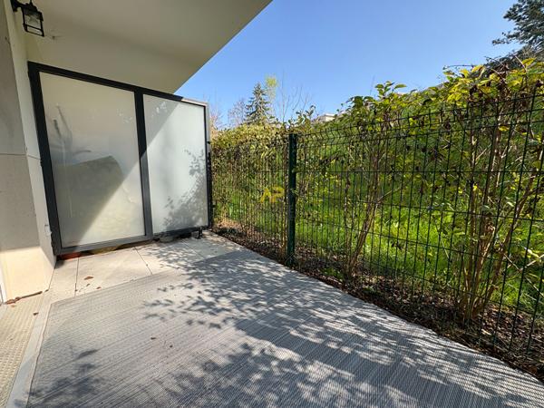 F2 - 6 MIN GARE 222 000 € **  - Référence  2044