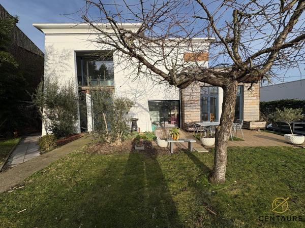Maison individuelle d'architecte aux volumes exceptionnels sur terrain de 900 m2