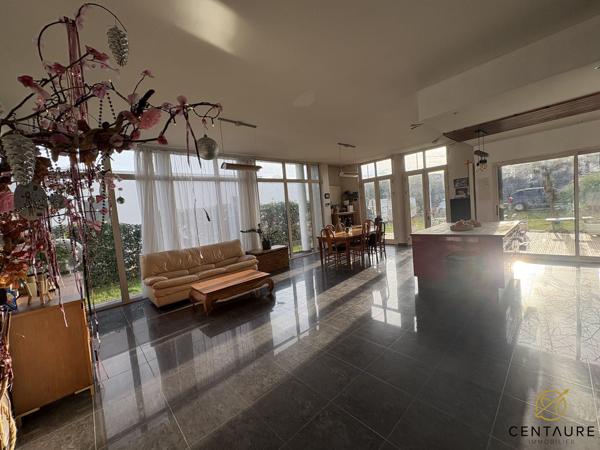 Maison individuelle d'architecte aux volumes exceptionnels sur terrain de 900 m2