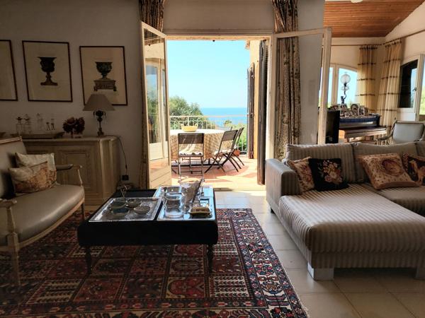 Route des Sanguinaires Villa avec 2 appartements F5 et dépendances 365m² vue mer