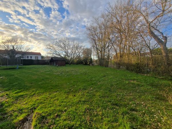 Terrain Surgeres 640 m2