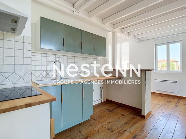 SATHONAY-CAMP - APPARTEMENT T3 DUPLEX AVEC CAVE - PROXIMITE COMMERCES ET TRANSPORTS