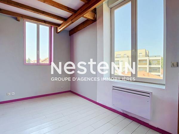 SATHONAY-CAMP - APPARTEMENT T3 DUPLEX AVEC CAVE - PROXIMITE COMMERCES ET TRANSPORTS