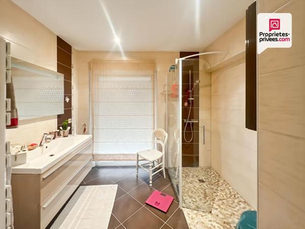 Propriété avec 2 maisons - séchoir réhabilitable et double garage