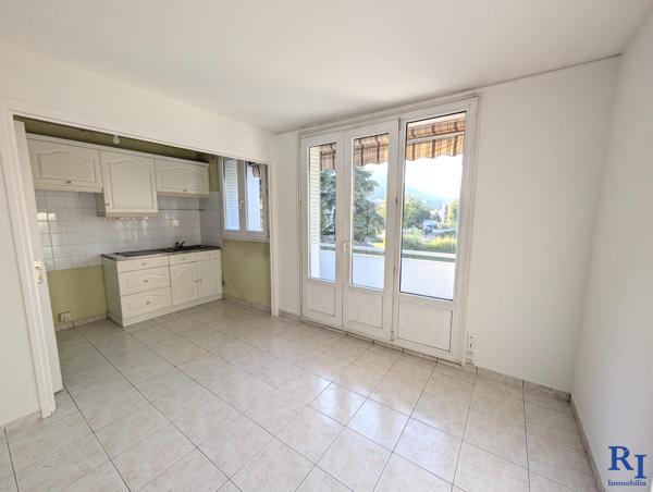 2 PIÈCES CUISINE OUVERTE - 37 m² – 1er ÉTAGE – VUE DÉGAGÉE à SAINT MARTIN LE VINOUX