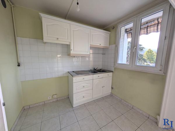 2 PIÈCES CUISINE OUVERTE - 37 m² – 1er ÉTAGE – VUE DÉGAGÉE à SAINT MARTIN LE VINOUX