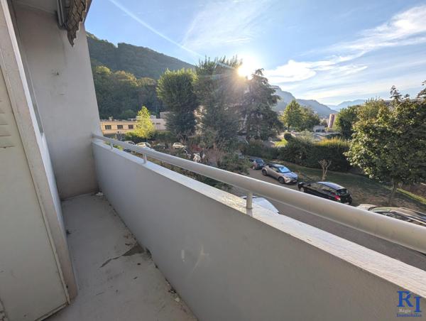 2 PIÈCES CUISINE OUVERTE - 37 m² – 1er ÉTAGE – VUE DÉGAGÉE à SAINT MARTIN LE VINOUX