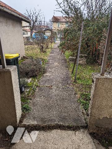 EXCLUSIVITE Située aux cités SALAISE SUR SANNE 
MAISON Mitoyenne un seul côté comprenant cuisine