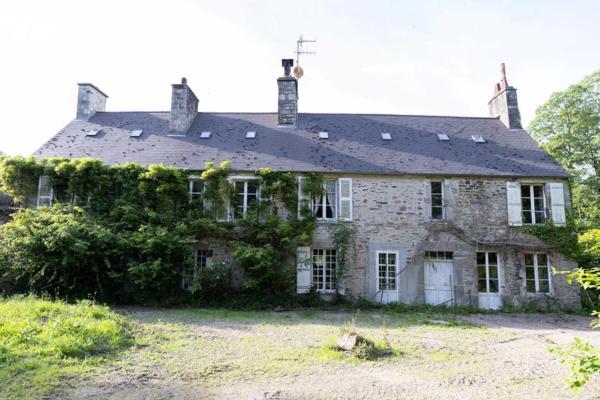 MARTINVAST et SIDEVILLE (50690)- HABITATION, DEPENDANCES, CENTRE EQUESTRE ET TERRES AGRICOLES