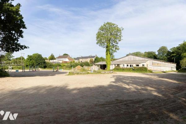 MARTINVAST et SIDEVILLE (50690)- HABITATION, DEPENDANCES, CENTRE EQUESTRE ET TERRES AGRICOLES