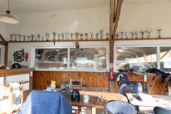 MARTINVAST et SIDEVILLE (50690)- HABITATION, DEPENDANCES, CENTRE EQUESTRE ET TERRES AGRICOLES