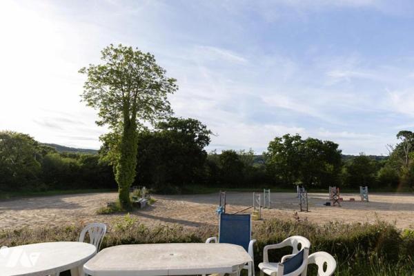 MARTINVAST et SIDEVILLE (50690)- HABITATION, DEPENDANCES, CENTRE EQUESTRE ET TERRES AGRICOLES