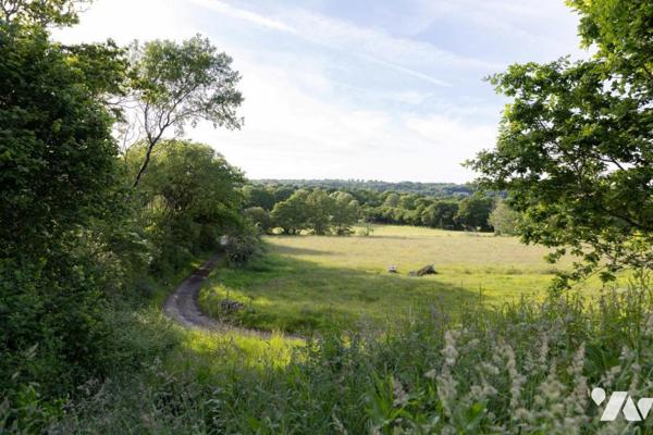 MARTINVAST et SIDEVILLE (50690)- HABITATION, DEPENDANCES, CENTRE EQUESTRE ET TERRES AGRICOLES