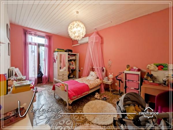 Azille – Maison bourgeoise rénovée de 259 m² avec jardin et garage – cachet, volumes et performance énergétique