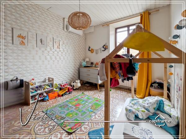 Azille – Maison bourgeoise rénovée de 259 m² avec jardin et garage – cachet, volumes et performance énergétique