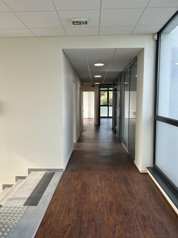 BUREAUX à LOUER de 325.32 m²