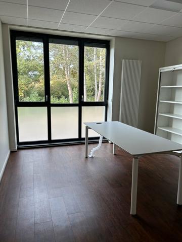 BUREAUX à LOUER de 325.32 m²