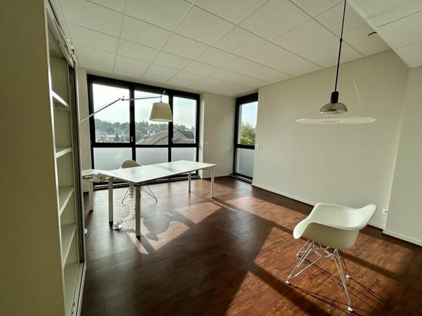 BUREAUX à LOUER de 325.32 m²