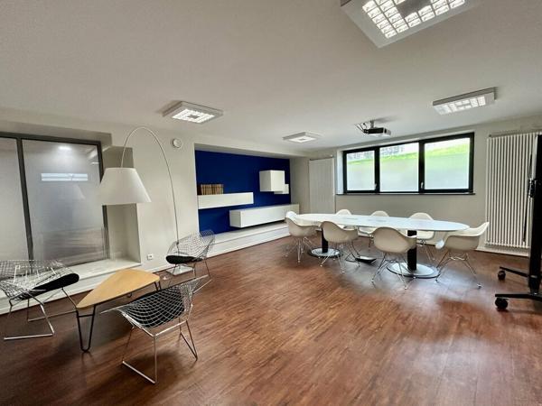 BUREAUX à LOUER de 325.32 m²