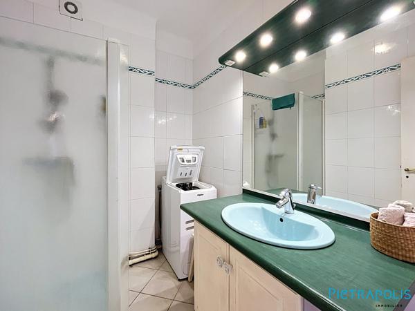 Appartement de type T2 en centre ville, avec balcon, à proximité des commerces et transports