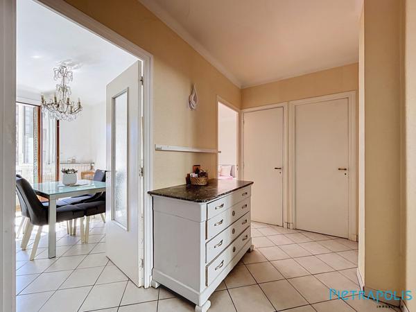 Appartement de type T2 en centre ville, avec balcon, à proximité des commerces et transports