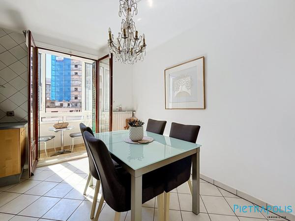 Appartement de type T2 en centre ville, avec balcon, à proximité des commerces et transports