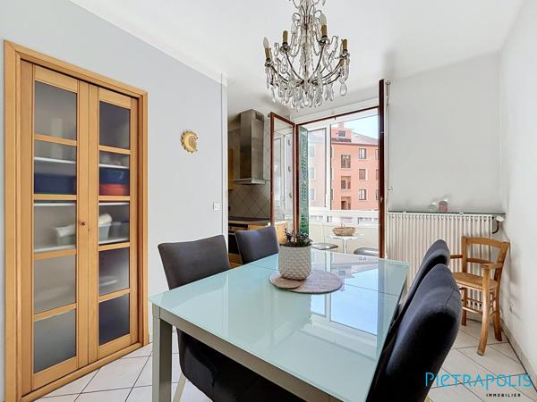 Appartement de type T2 en centre ville, avec balcon, à proximité des commerces et transports