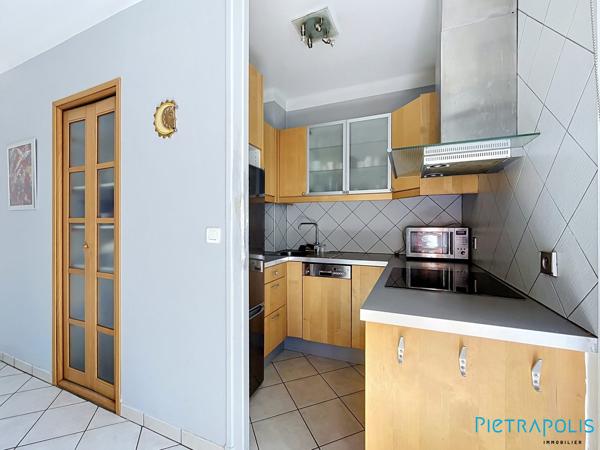 Appartement de type T2 en centre ville, avec balcon, à proximité des commerces et transports