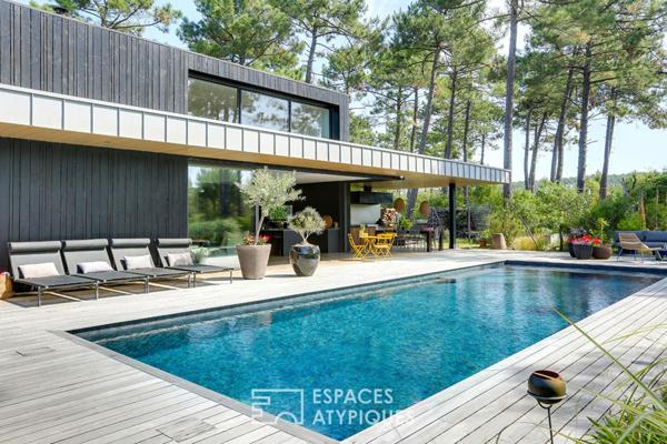 L’immersion sauvage : villa contemporaine entre forêt et océan