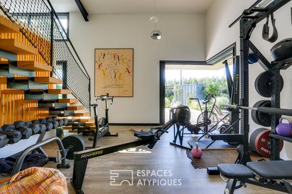 L’immersion sauvage : villa contemporaine entre forêt et océan