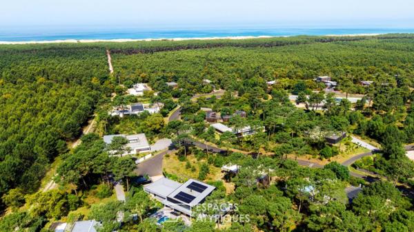 L’immersion sauvage : villa contemporaine entre forêt et océan