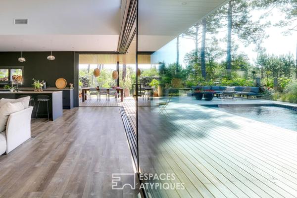 L’immersion sauvage : villa contemporaine entre forêt et océan