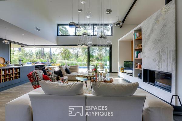 L’immersion sauvage : villa contemporaine entre forêt et océan
