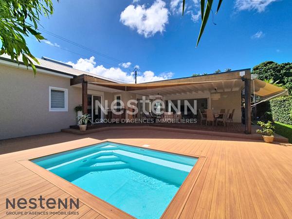 À VENDRE À PETIT-BOURG MAISON D'ARCHITECTE AVEC PISCINE DE TYPE F4 DE102 m2