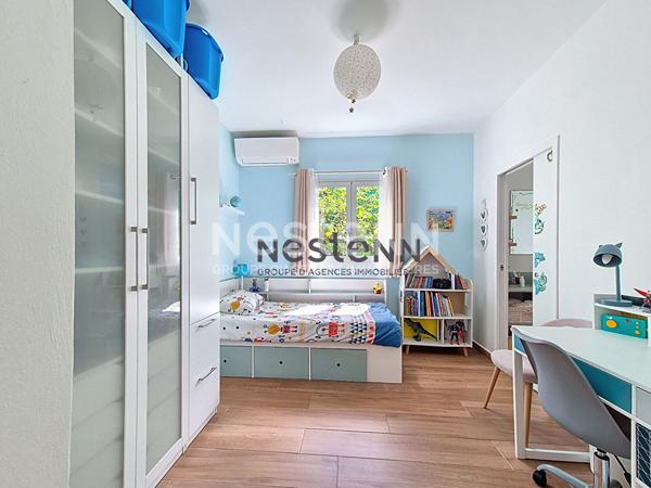 À VENDRE À PETIT-BOURG MAISON D'ARCHITECTE AVEC PISCINE DE TYPE F4 DE102 m2