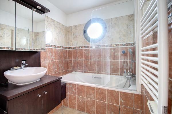 APPARTEMENT RUEIL-MALMAISON MONT-VALERIEN 3 PIECES 2 CHAMBRES AVEC TERRASSE ET DOUBLE PARKING EN SOUS-SOL