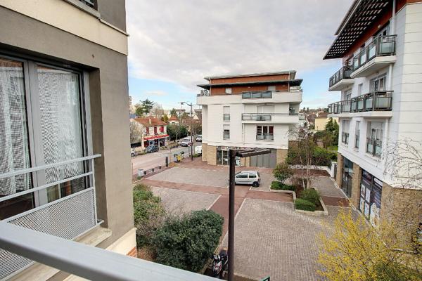 APPARTEMENT RUEIL-MALMAISON MONT-VALERIEN 3 PIECES 2 CHAMBRES AVEC TERRASSE ET DOUBLE PARKING EN SOUS-SOL