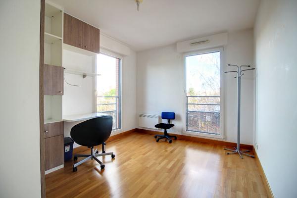 APPARTEMENT RUEIL-MALMAISON MONT-VALERIEN 3 PIECES 2 CHAMBRES AVEC TERRASSE ET DOUBLE PARKING EN SOUS-SOL