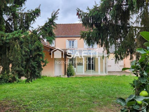 Maison familliale en centre  village